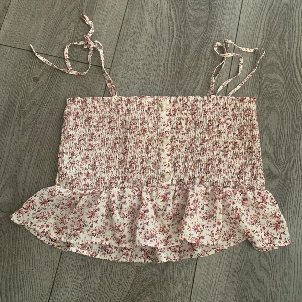 Paper crane womans floral used top in good condition